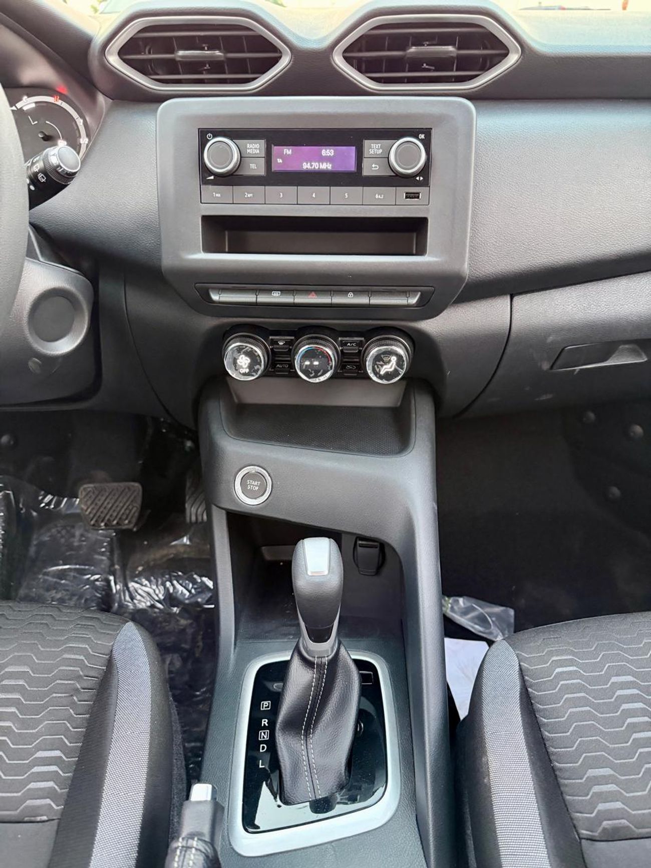 نيسان ماغنيت Nissan Magnite Acenta 1.0L Turbo Petrol Automatic