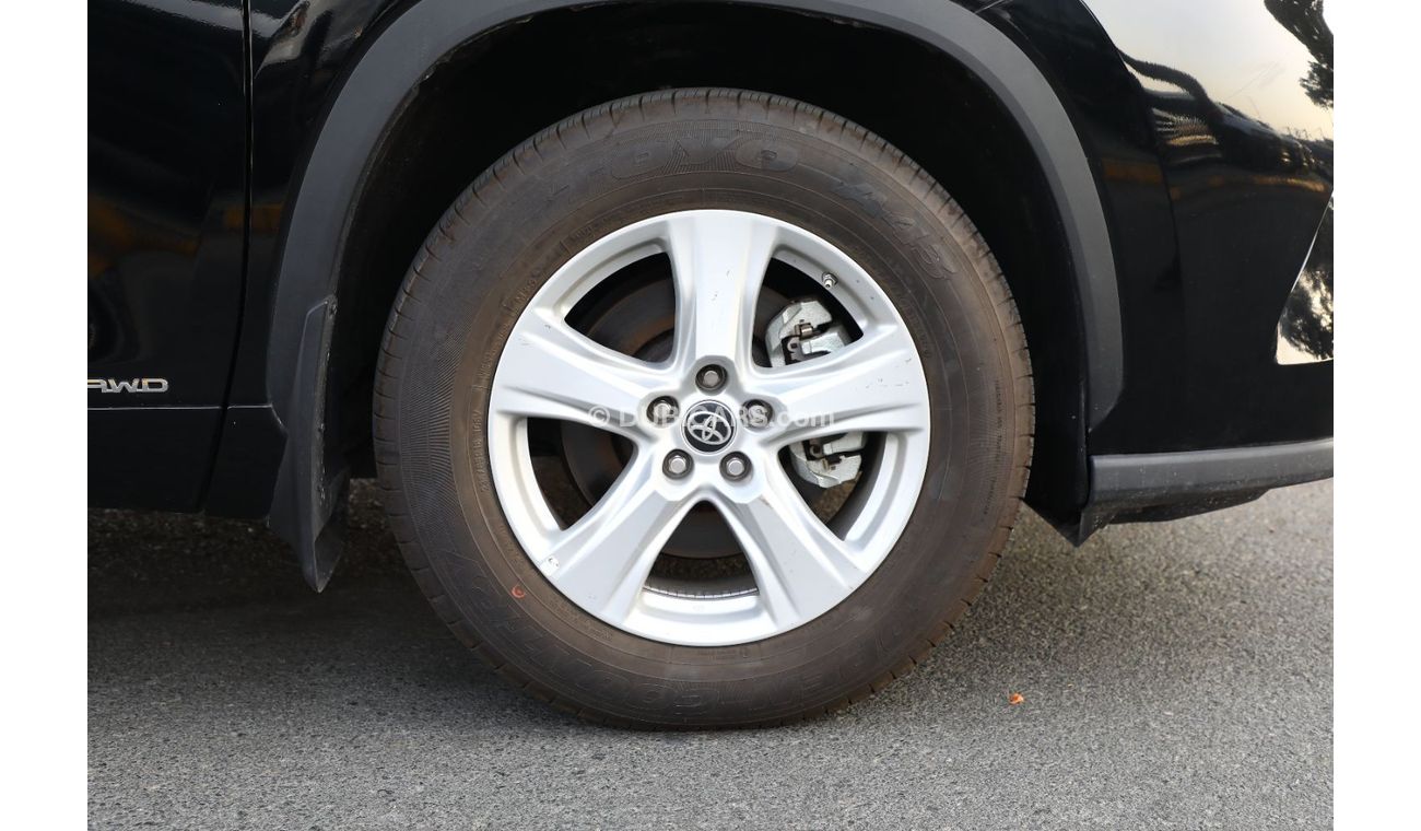 Toyota Highlander 2021 Toyota Highlander 4X4 2.5 LE Hybrid A/T - Black inside black