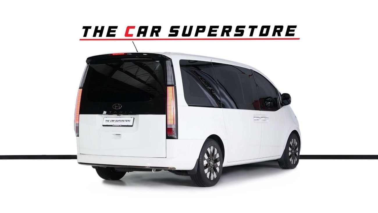 Hyundai Staria Van 3.5L (6 Seater) GCC - Full Service History- 7 Seater VIP Leather Seats- Mint Condition