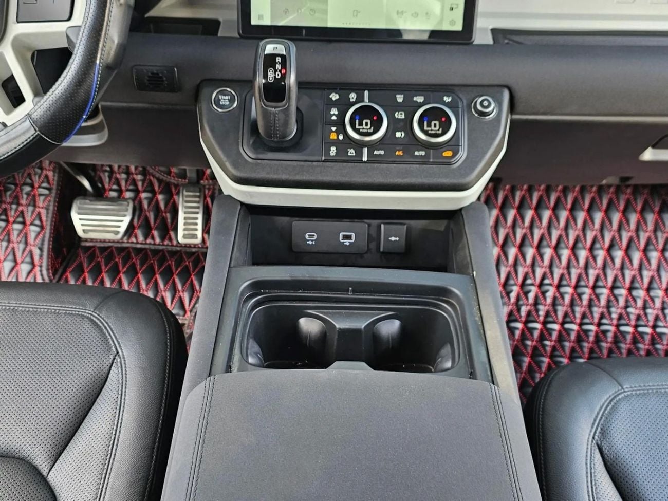 Land Rover Defender D300 Lhd 3.0L Diesel engine 4WD Automatic Gear 5seats 5 Doors
