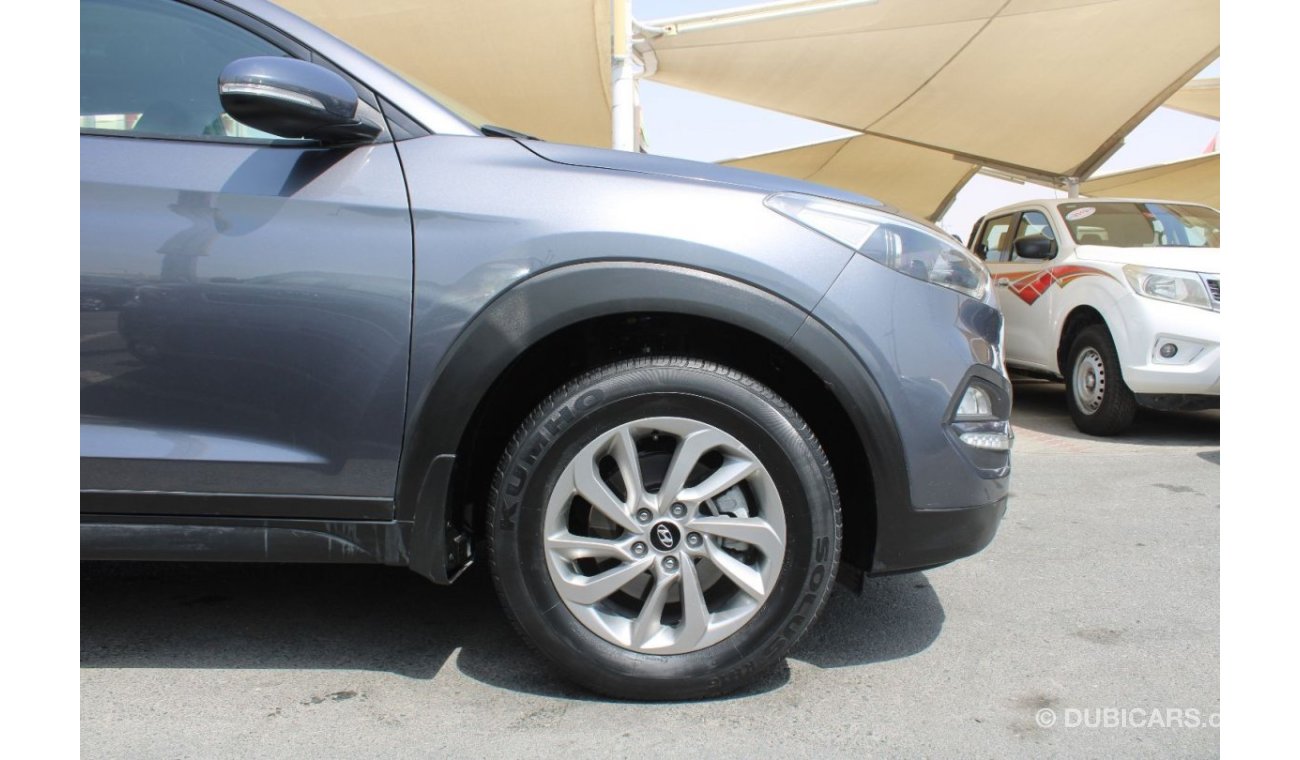 Hyundai Tucson GLS ACCIDENTS FREE - GCC - PERFECT CONDITION INSIDE OUT - 4WD