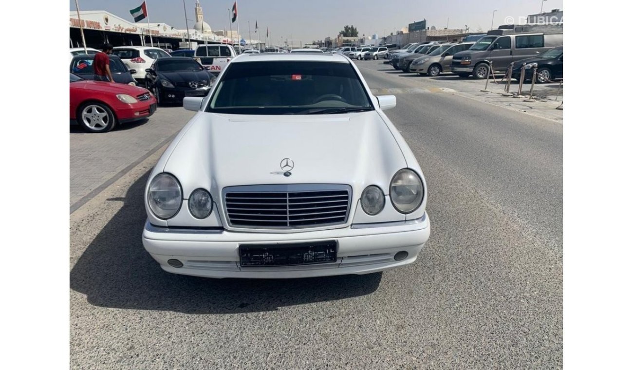 مرسيدس بنز E 320 موديل 1998 امريكي 6 سلندر كيت AMG 55 ابيض داخل بيج عداد الميل 198000