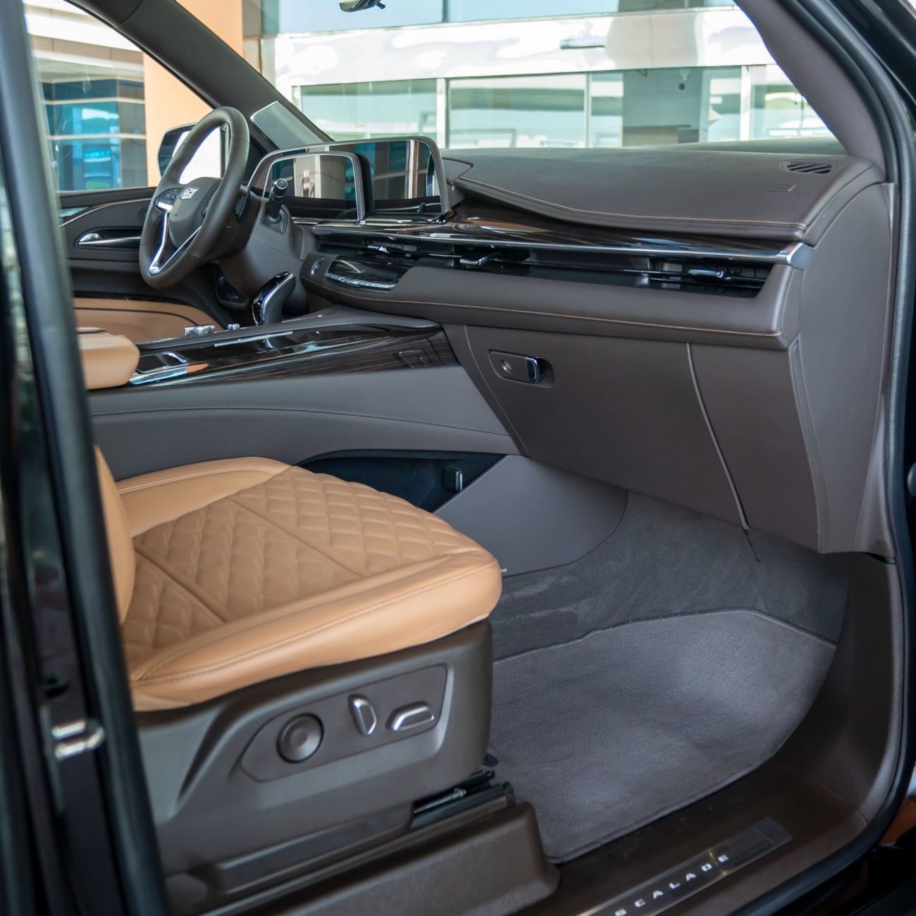 كاديلاك إسكالاد 2022 CADILLAC ESCALADE SPORT PLATINIUM GCC DONE 78,000KM ( WARRANTY TILL 2027 OR 100,000KM )