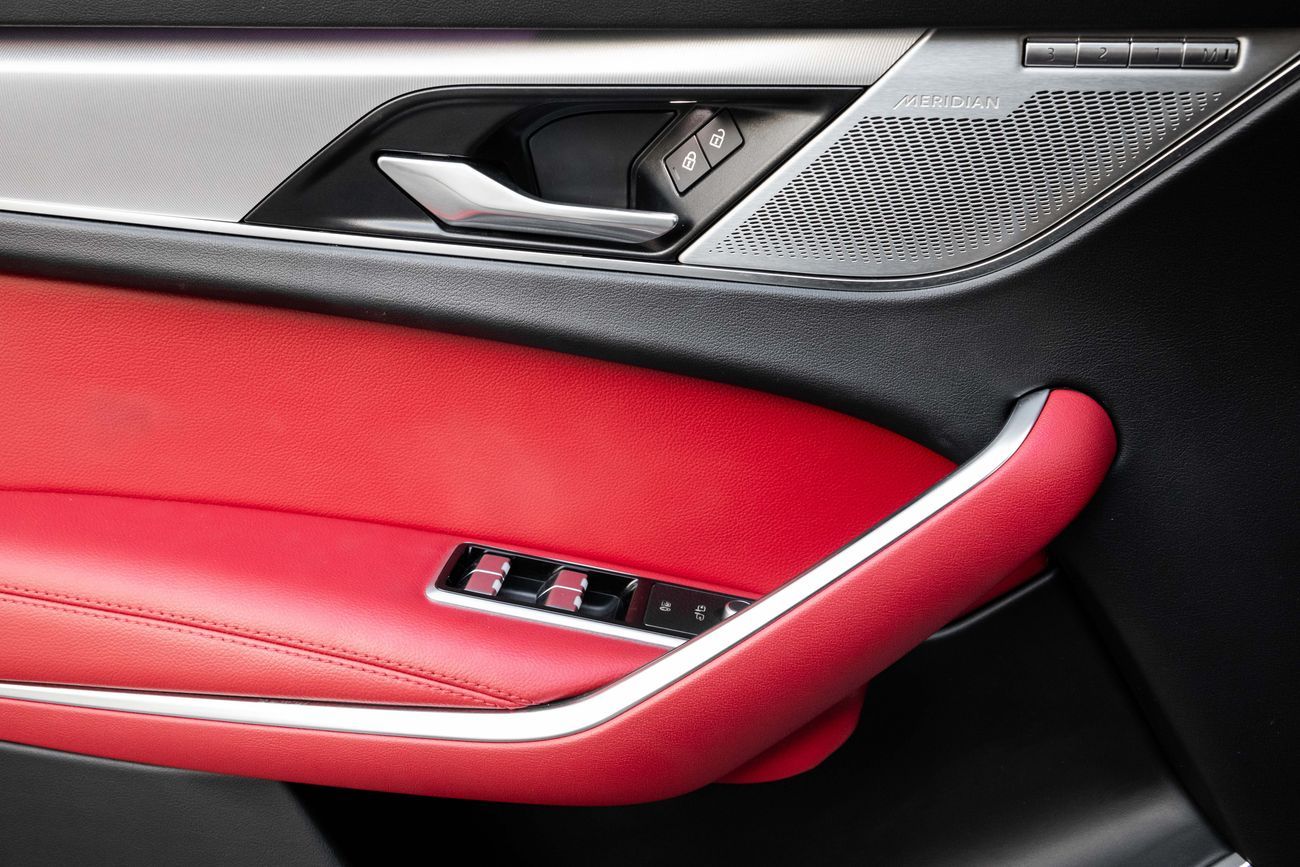 جاكوار F بيس F-Pace | 3,330 P.M | 0% Downpayment | SE R-DYNAMIC | AGENCY WARRANTY 2027!