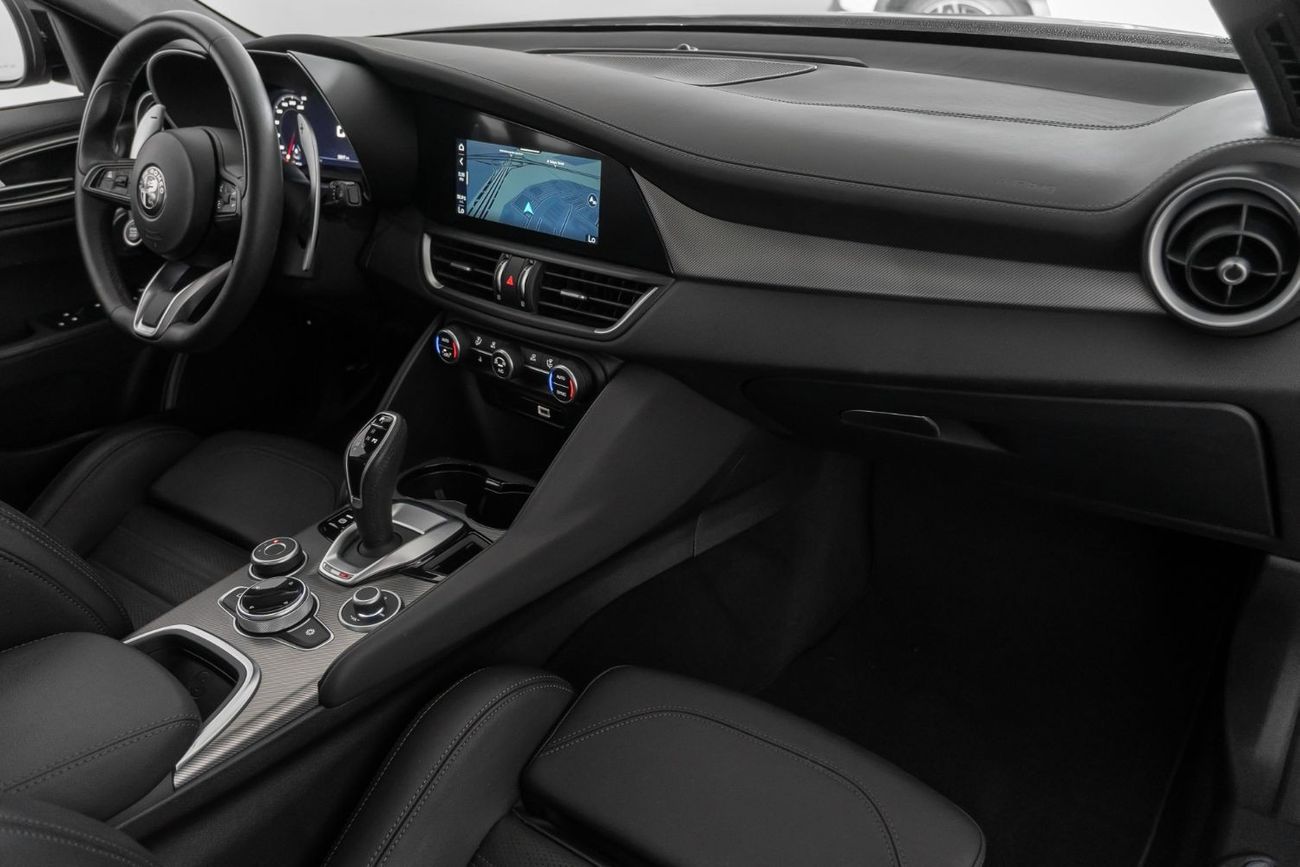 Alfa Romeo Giulia 2024 Alfa Romeo Giulia Q2 / 5 Year Alfa Romeo Warranty & Service Contract