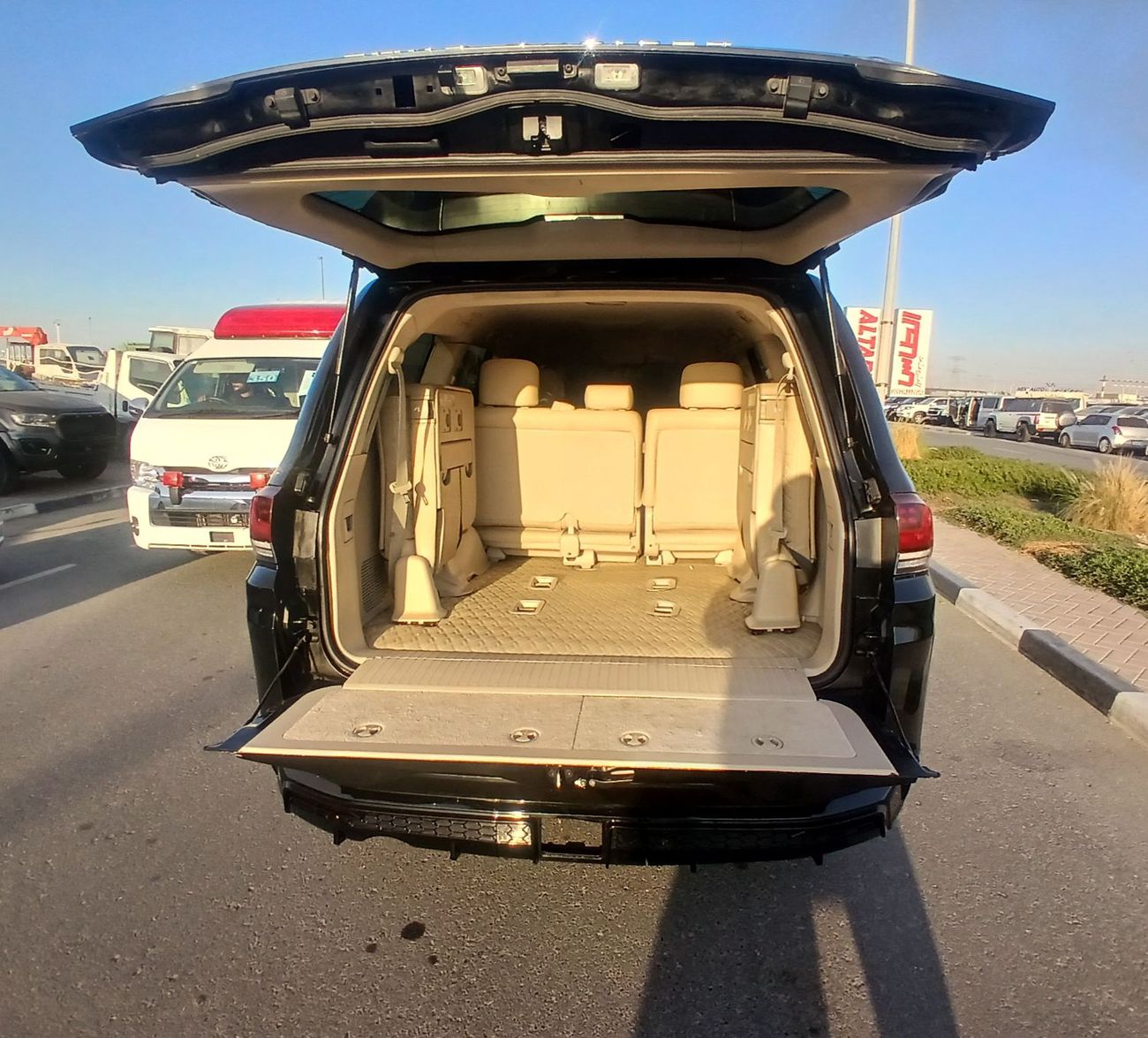 تويوتا لاند كروزر Toyota landcruise 2019Model 4.0 v6 petrol Engine Colour Black push start Transmission Automatic Inte