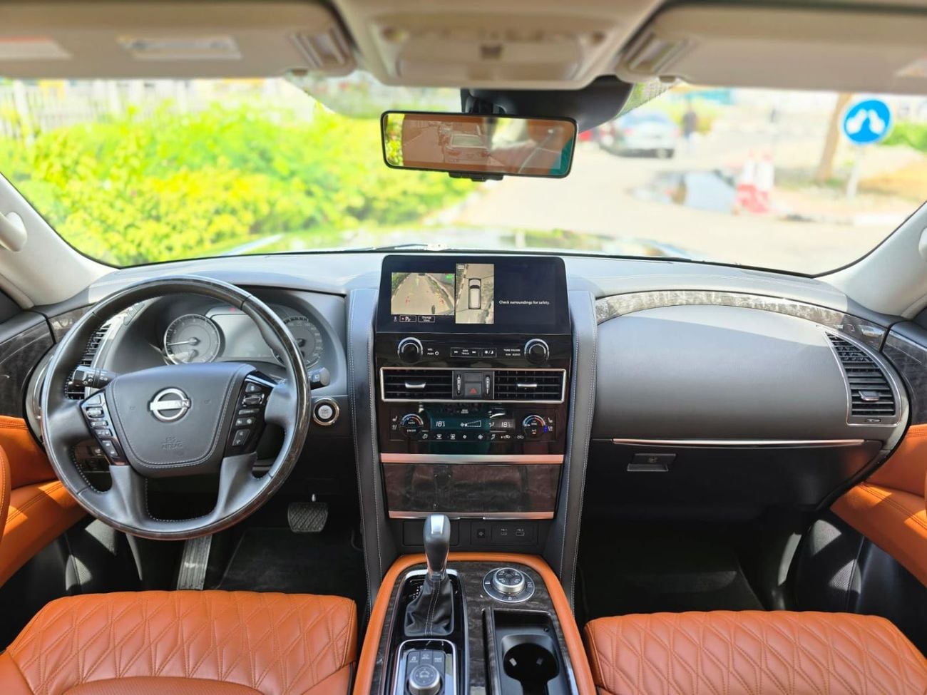 Nissan Patrol SE Platinum City 4.0L 2022 GCC LOW MILEAGE SINGLE OWNER IN MINT CONDITION