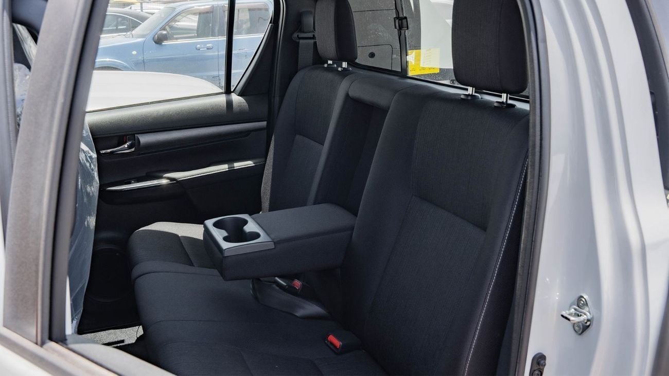 تويوتا هيلوكس SR5 2026 Toyota Hilux Adventure 4.0L AT Petrol (White)