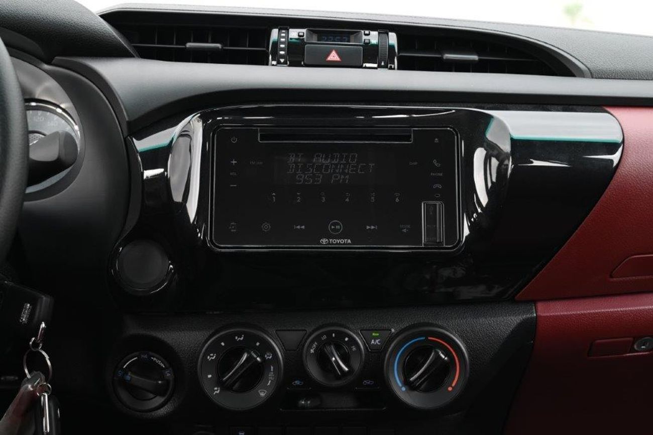 Toyota Hilux 2.7L 4wd Mid option