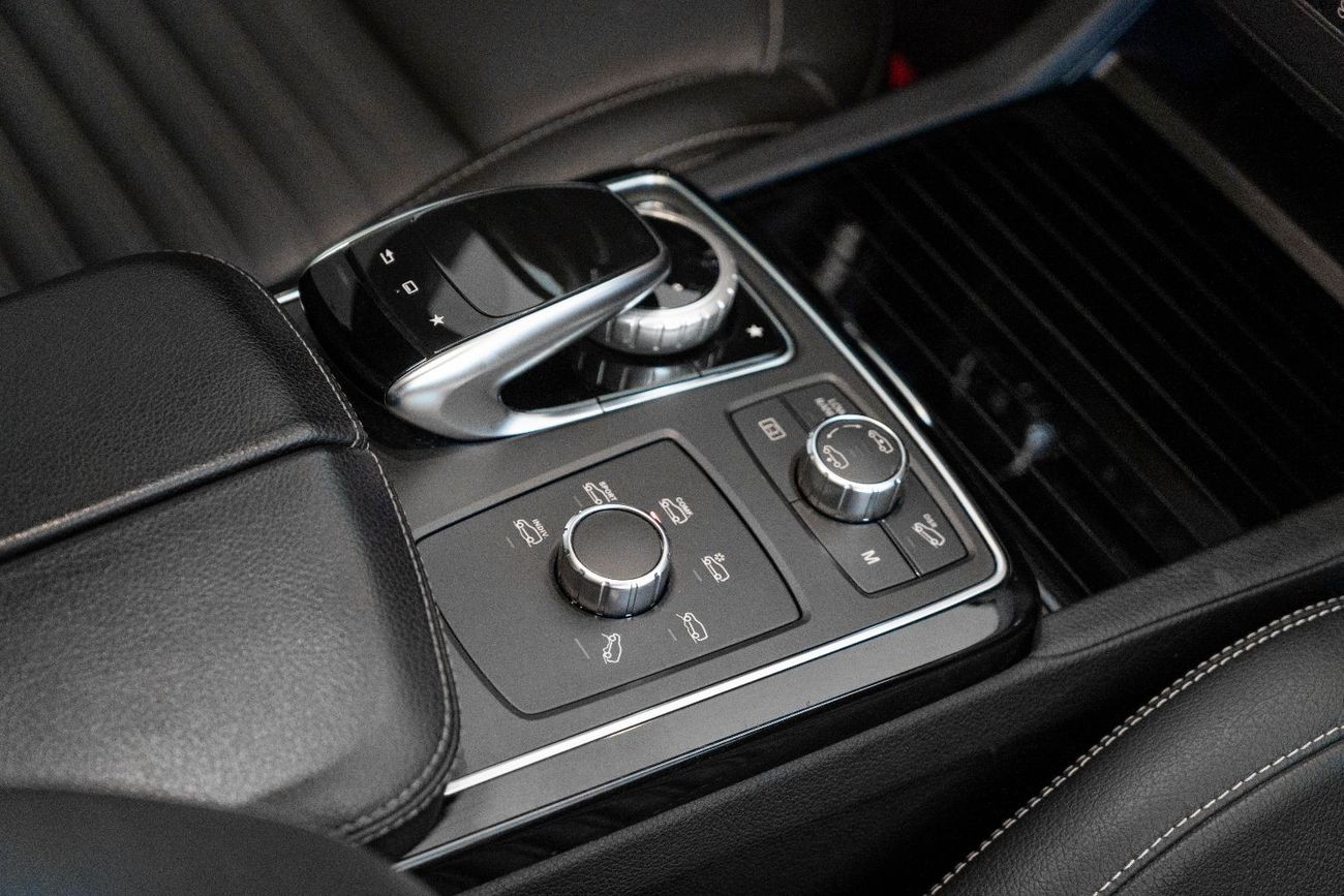 Mercedes-Benz GLS 500 Std 2016 Mercedes Benz GLS500 4MATIC / Full-Service History / Extended Warranty and Service Plan