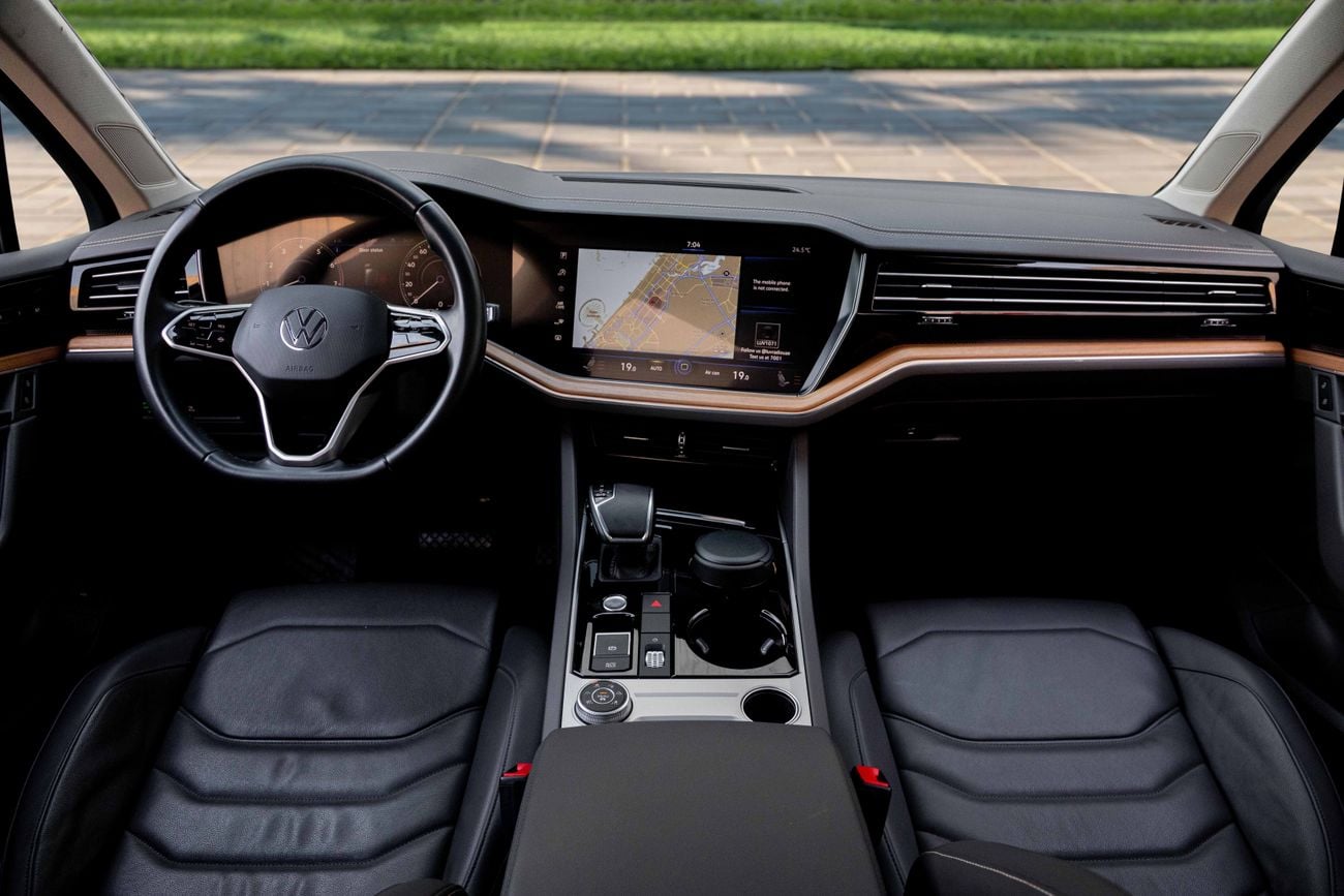 Volkswagen Touareg Touareg Atmosphere - Highline | 2,879 P.M | 0% Downpayment | LOW KMS!