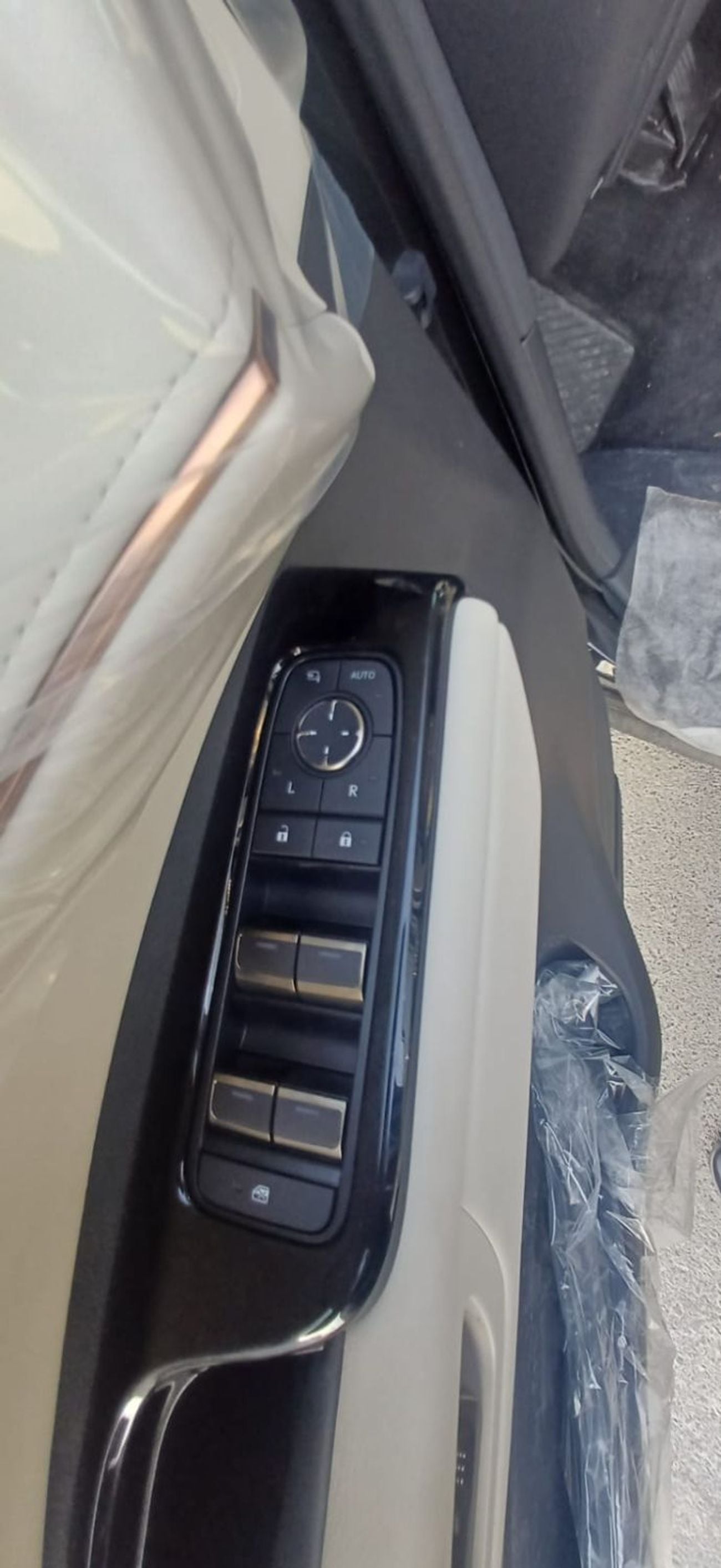Lexus LM 350h LEXUS LM350H HYBRID VIP 4 SEATER COLOR BLACK MODEL 2025