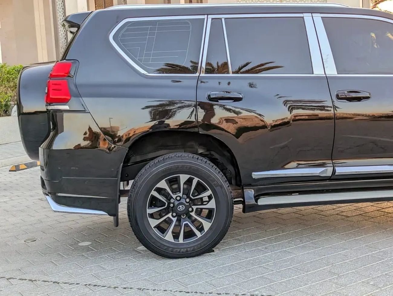 Toyota Prado TX-L FACELIFTED WITH INTERIOR AND EXTERIOR GCC V4 2.7L IN EXCELLENT CONDITION
