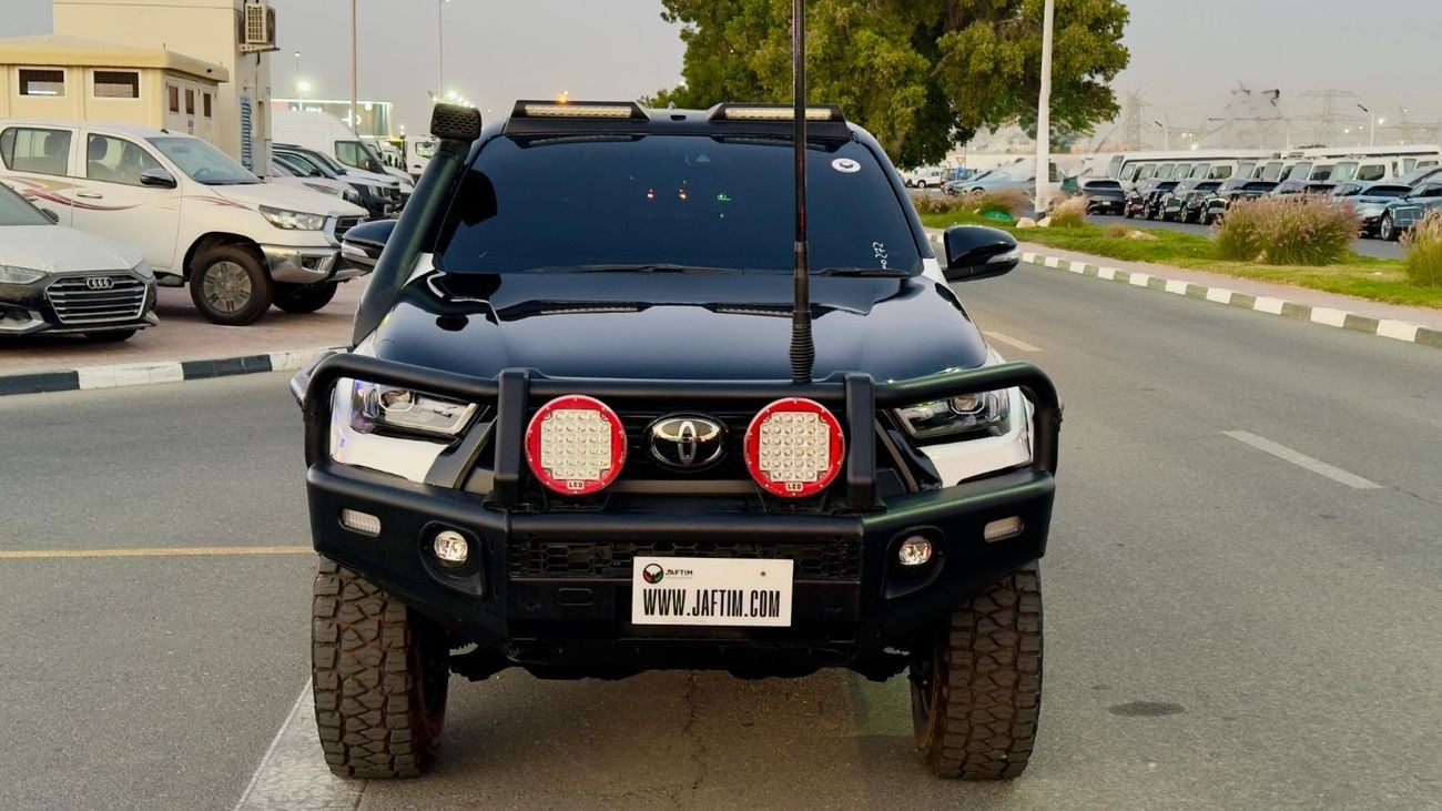 تويوتا هيلوكس SMART CAB | PREMIUM BULL BAR INSTALLED | RHD | 2023 | 2.8L DIESEL ENGINE | AUTOMATIC  | PUSH START E