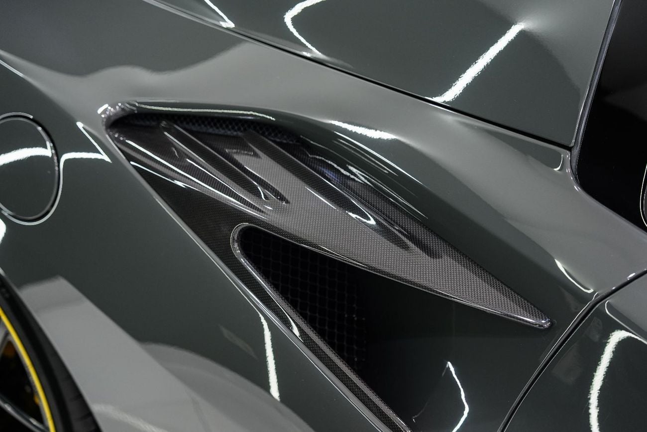 فيراري ف ٨ سبيدر Mansory, ADAS Full Pack, Carbon Aero Upgrade, Daytona Seats, Very Low KM!!