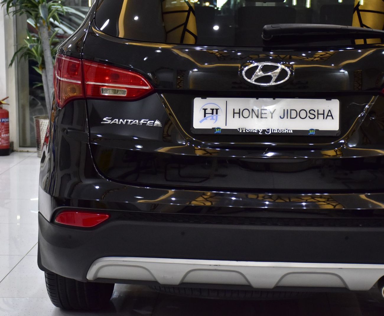 Hyundai Santa Fe EXCELLENT DEAL for our Hyundai SantaFe 4WD 3.3L ( 2014 Model ) in Black Color GCC Specs