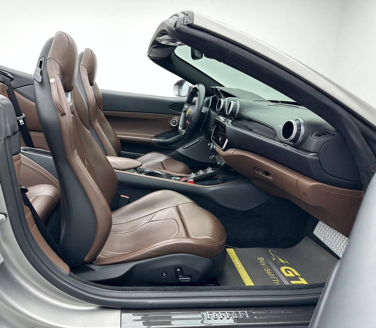 Ferrari Portofino STD 2019 Ferrari Portofino, Sept/2026 Warranty + Service Contract, Full Ferrari Service History, GCC