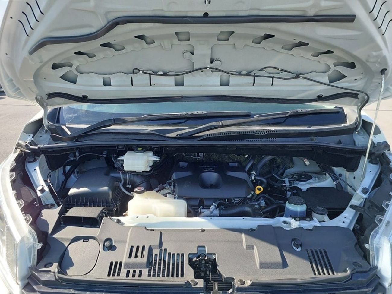 Toyota Hiace TOYOTA HIACE COMMUTER VAN RHD 2024 MODEL 2.8 L DIESEL AUTOMATIC(PM22807)