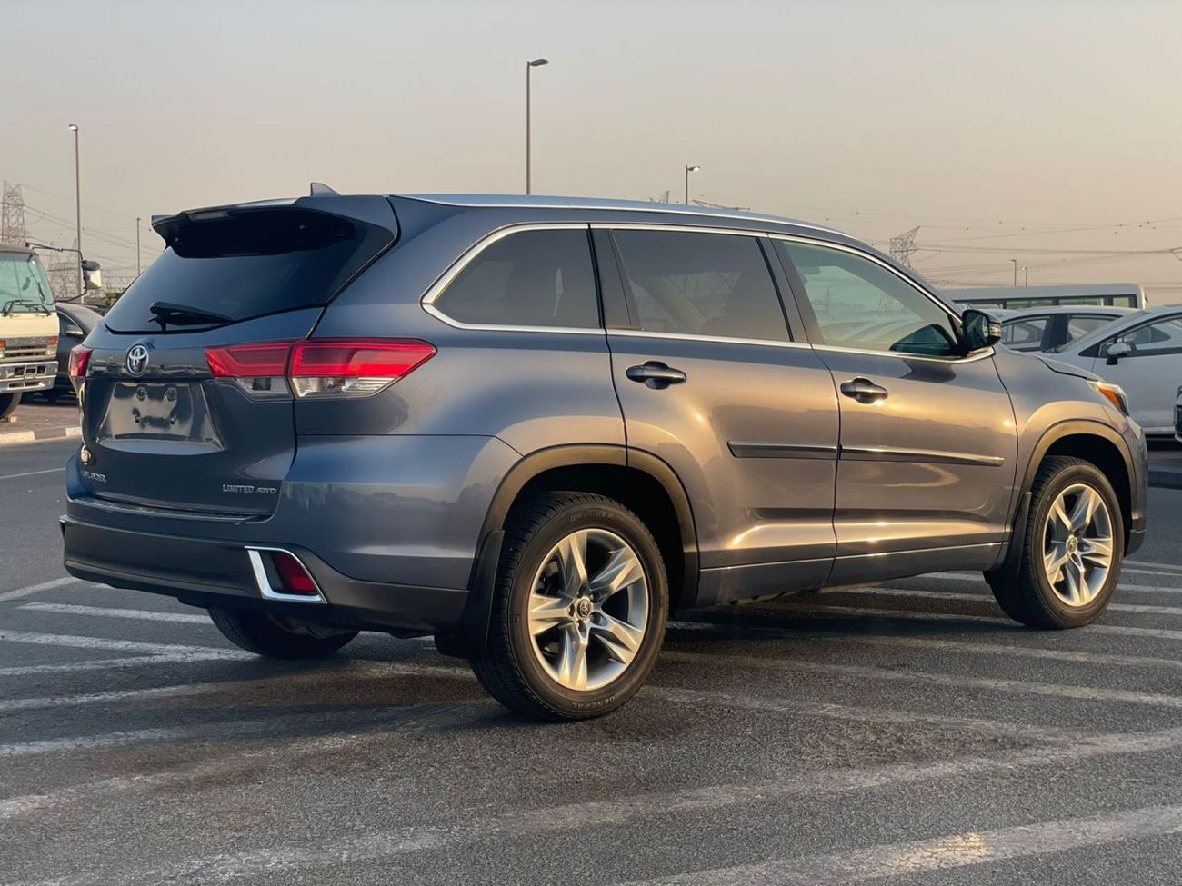 Toyota Highlander 2019 Toyota Highlander 3.5L V6 - Limited Edition Full Option 4x4 AWD - Inside Brown - Special Specs