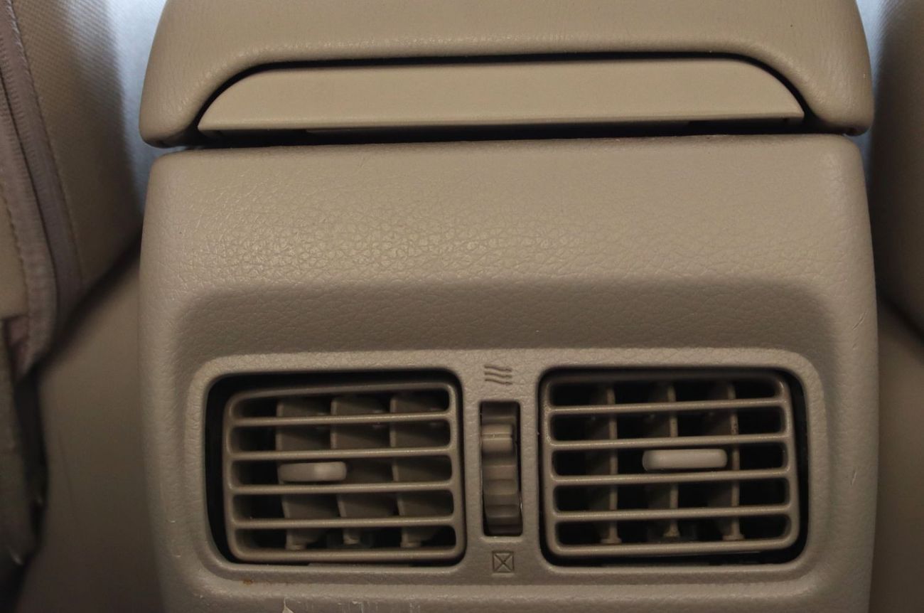 Nissan Sentra ACCIDENTS FREE - GCC - ENGINE 1600 CC - ORIGINAL PAINT - PERFECT CONDITION INSIDE OUT