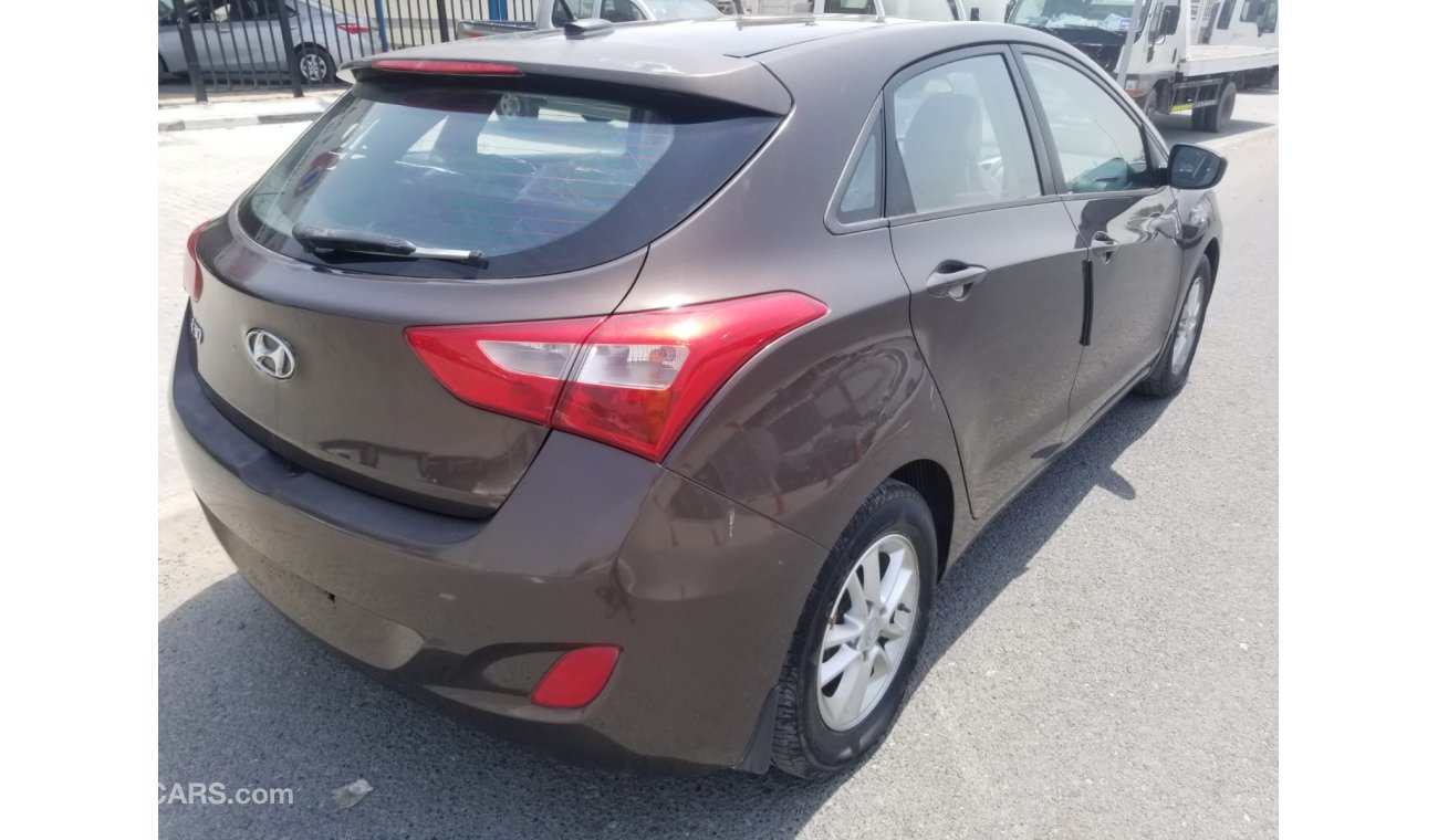 هيونداي i30 2.0L Petrol, Alloy Rims, Sunroof (LOT # HI2013)