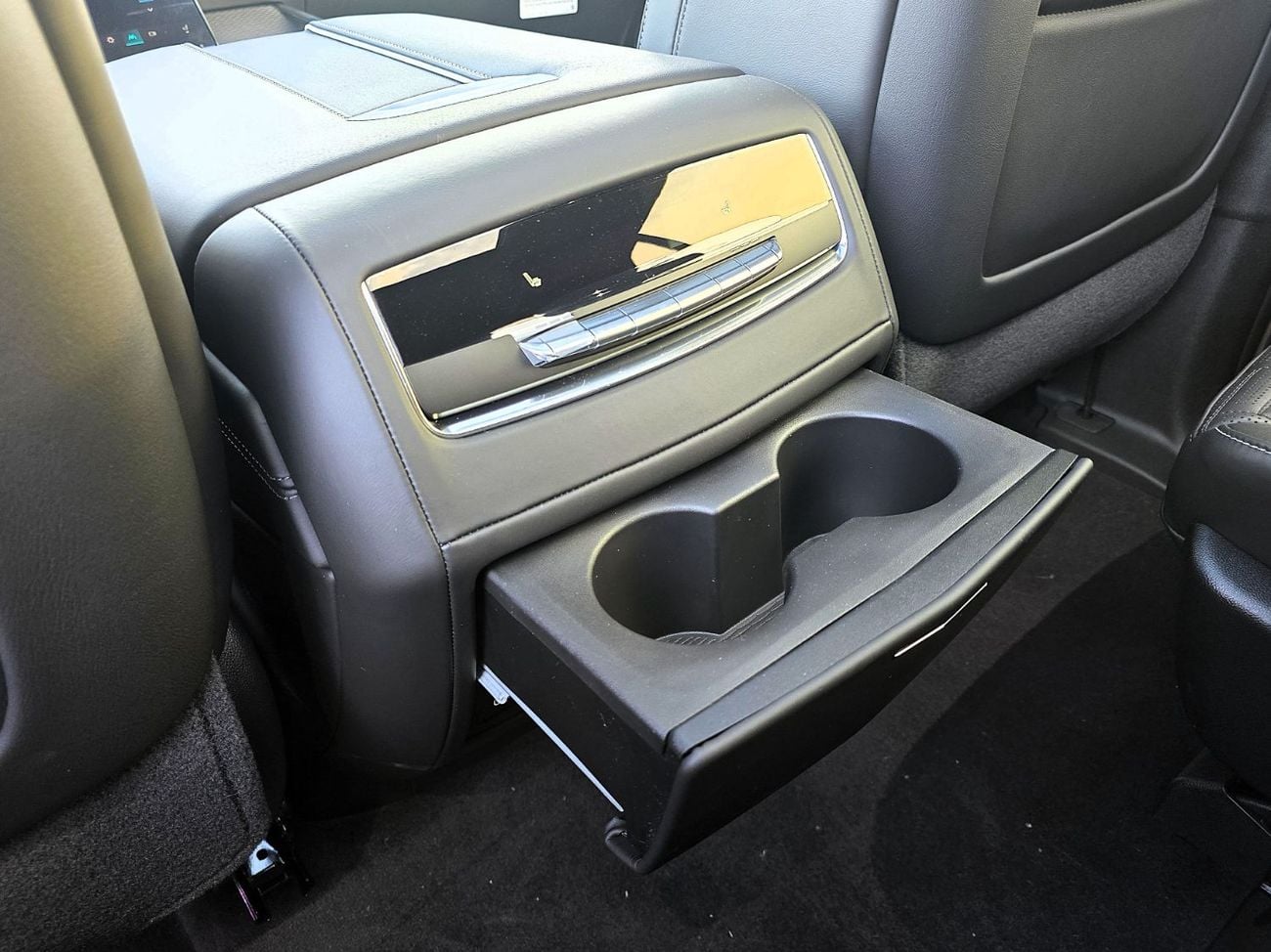 Cadillac Escalade Cadillac Escalade 6.2L Petrol V8 4WD Sport Platinum Black Color 2026 Model