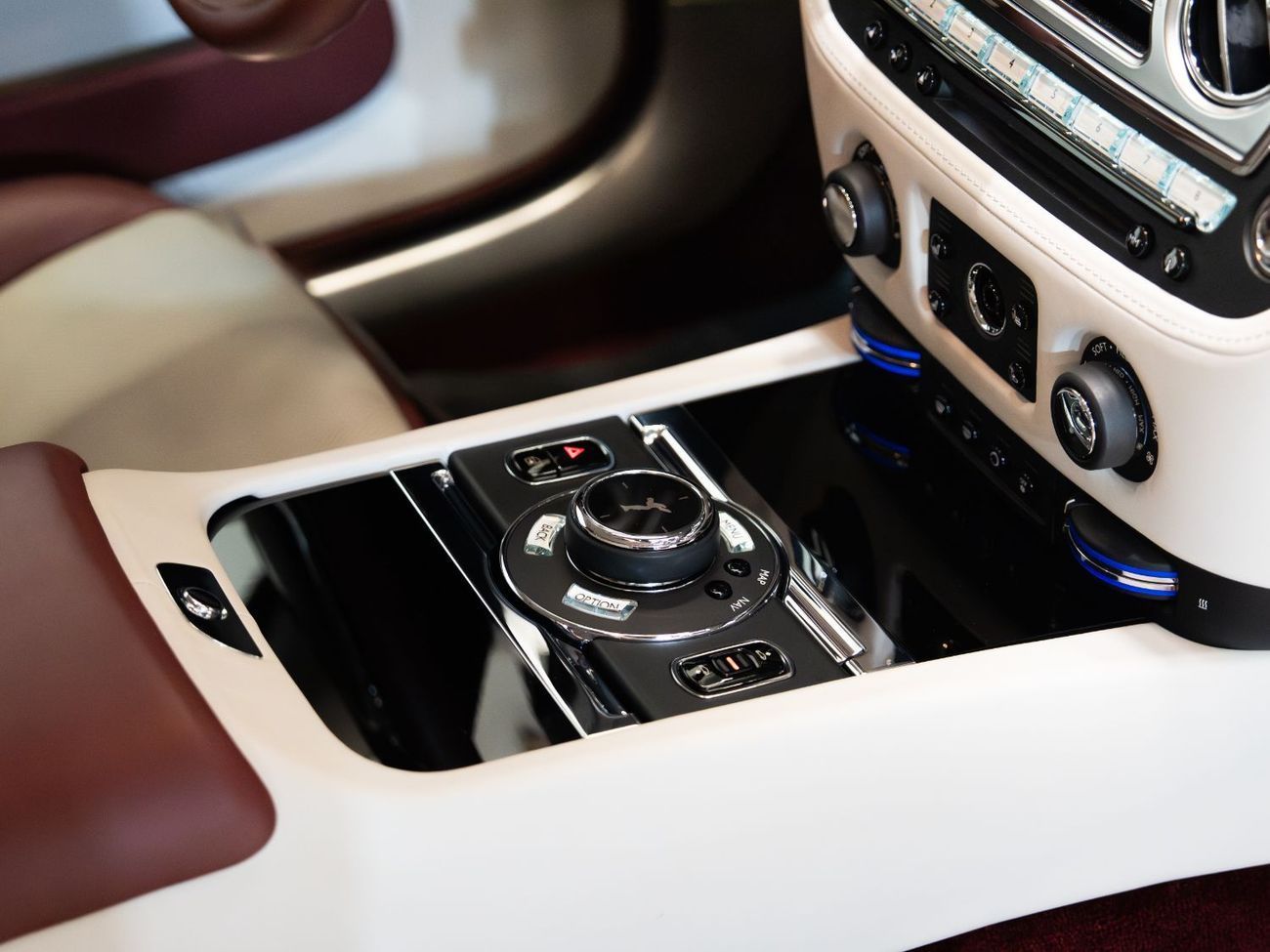 Rolls-Royce Wraith - TWIN-TURBO V12 | SIGNATURE COACH-STYLE DOORS | 4 SEATERS | LOW MILEAGE | GCC | PERFECT CONDITION