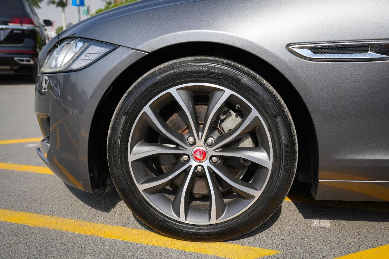 Jaguar XF 25T 2017!! GCC SPECS