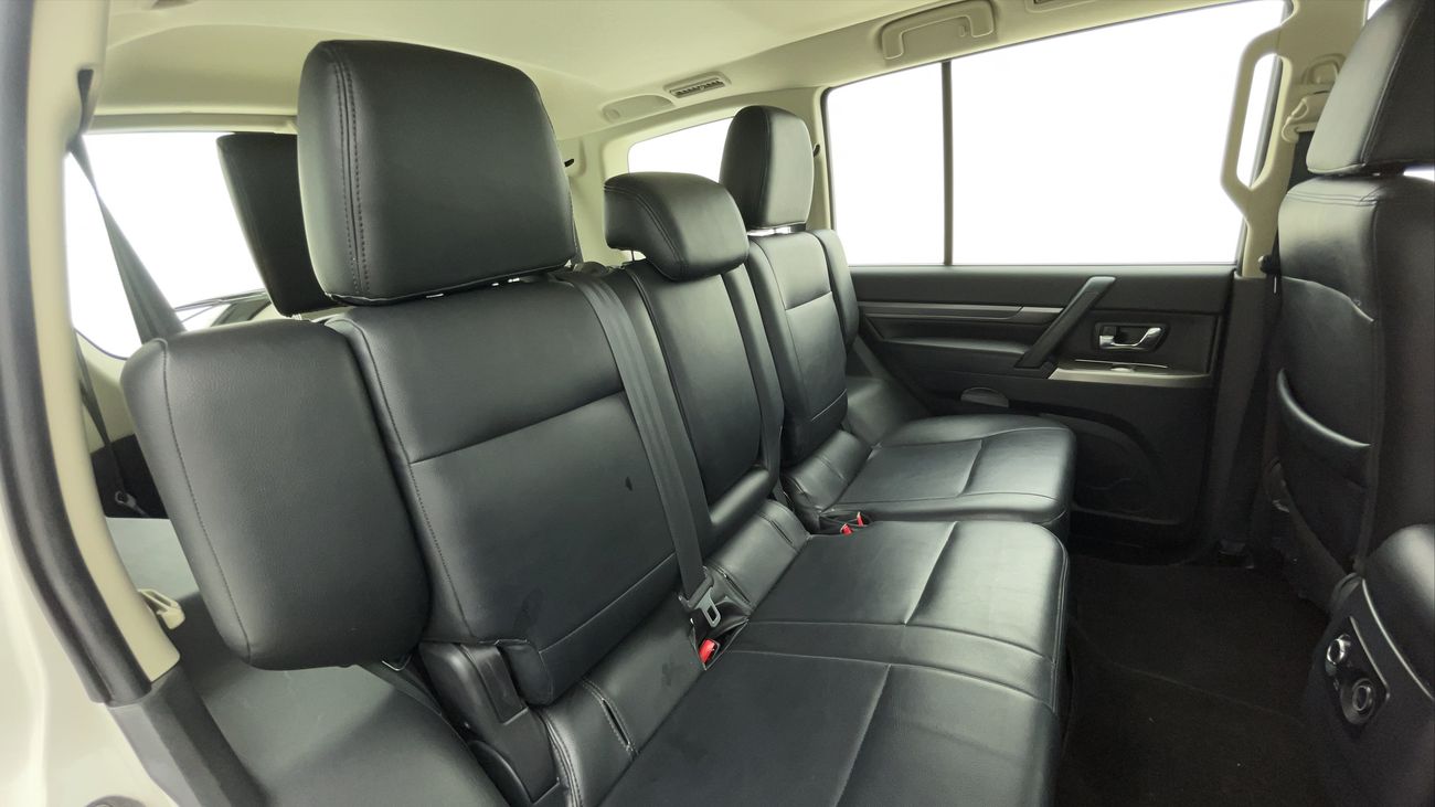 ميتسوبيشي باجيرو GLS TOP 3 | بدون دفعة مقدمة | اختبار القيادة في المنزل