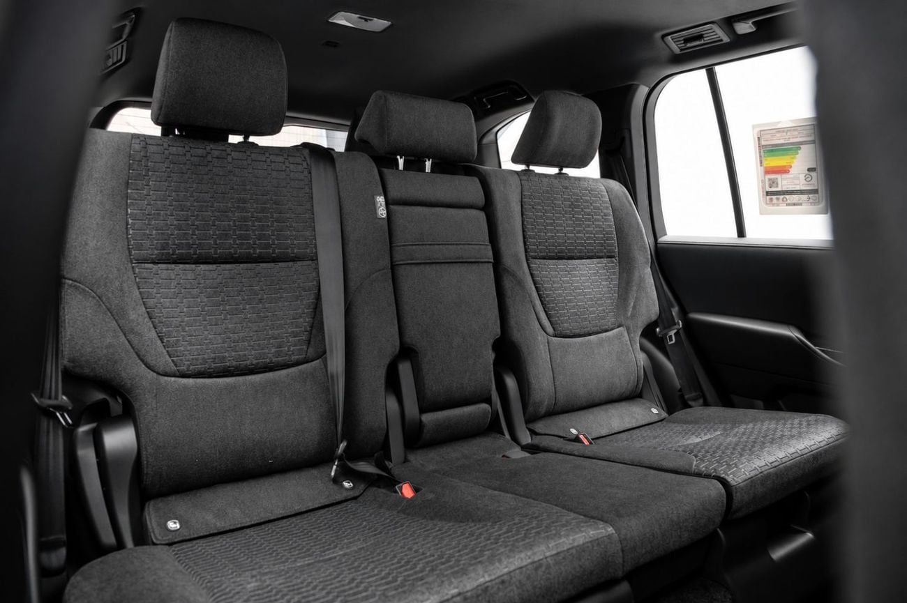 تويوتا لاند كروزر GXR Standard 3.5L - White Pearl Inside Black | Export Only