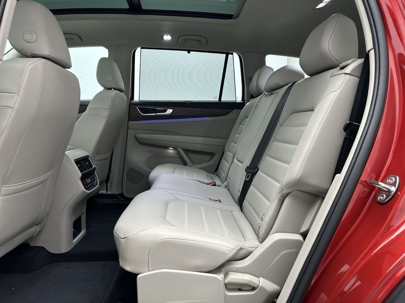 Volkswagen Teramont Comfortline 3.6L Comfortline 2L (Ref#38430) - 29,100 AED SAVINGS from New Car