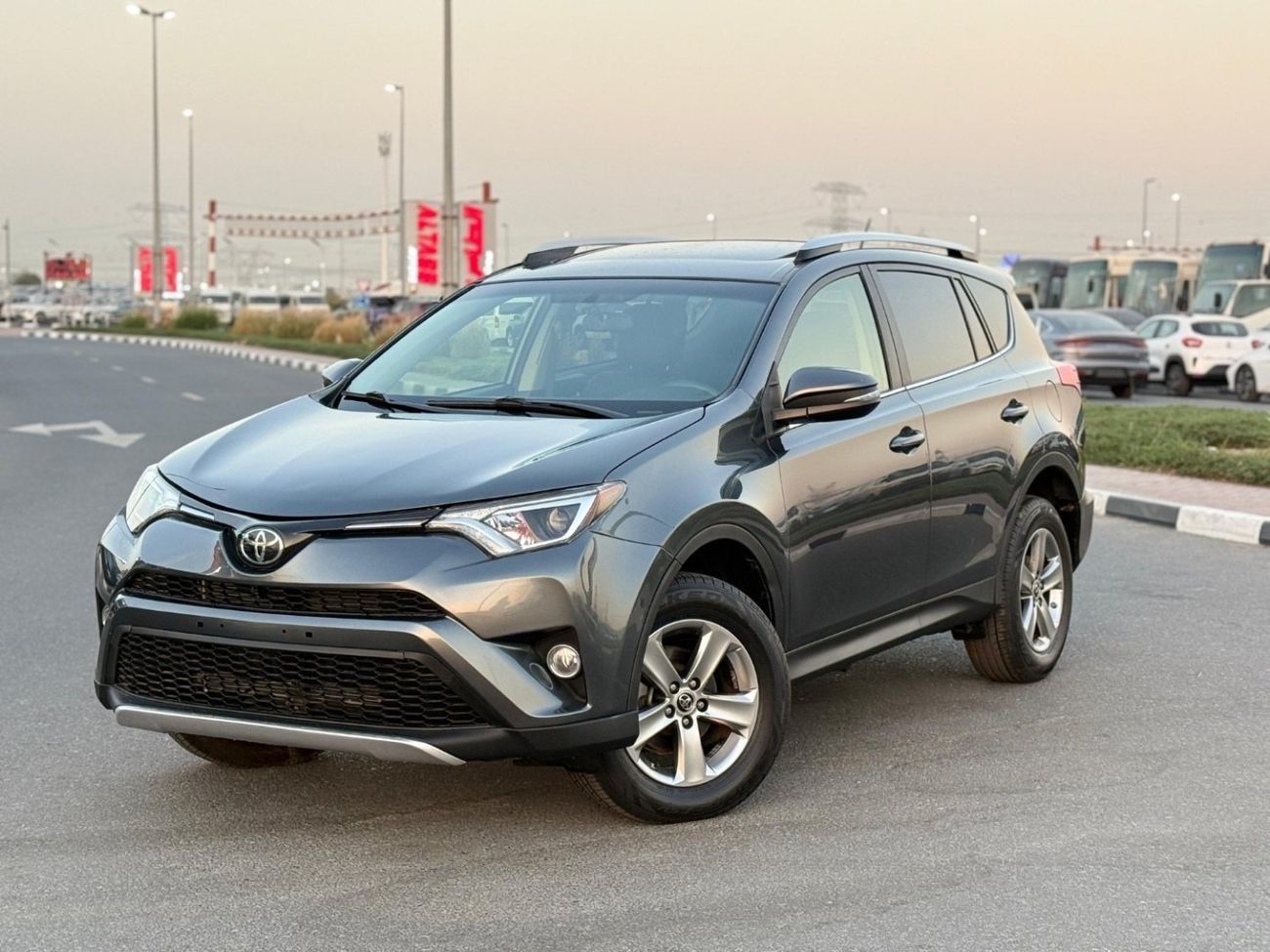 Toyota RAV4 VXR 2.5L XLE Sunroof, leather seats