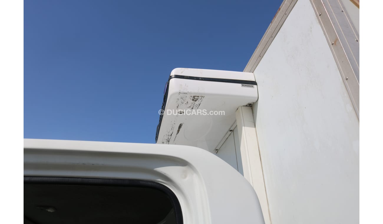 Isuzu NPR CHILLER TRUCK WITH INSULATED BOX WITH GCC SPECS 2015