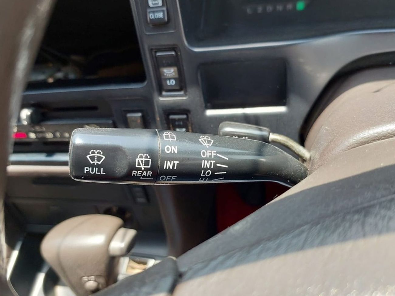 Toyota Hiace TOYOTA HIACE COMMUTER VAN RHD 2001 MODEL 3.0 L DIESEL AUTOMATIC(PM02656)