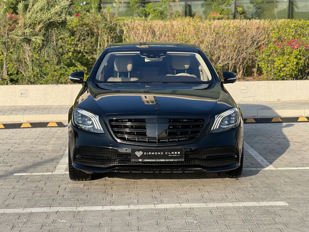 مرسيدس بنز S 560 Std 4.0L (469 HP) 4.0L (469 HP)