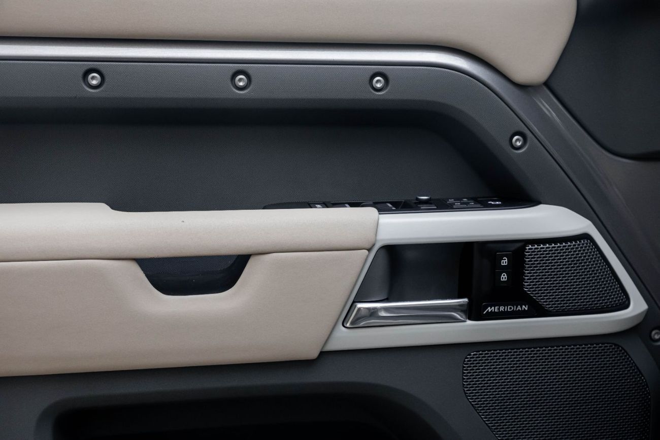 لاند روفر ديفندر 110 P400 LAUNCH EDITION | 4,505 P.M  | 0% Downpayment | Impeccable Condition!