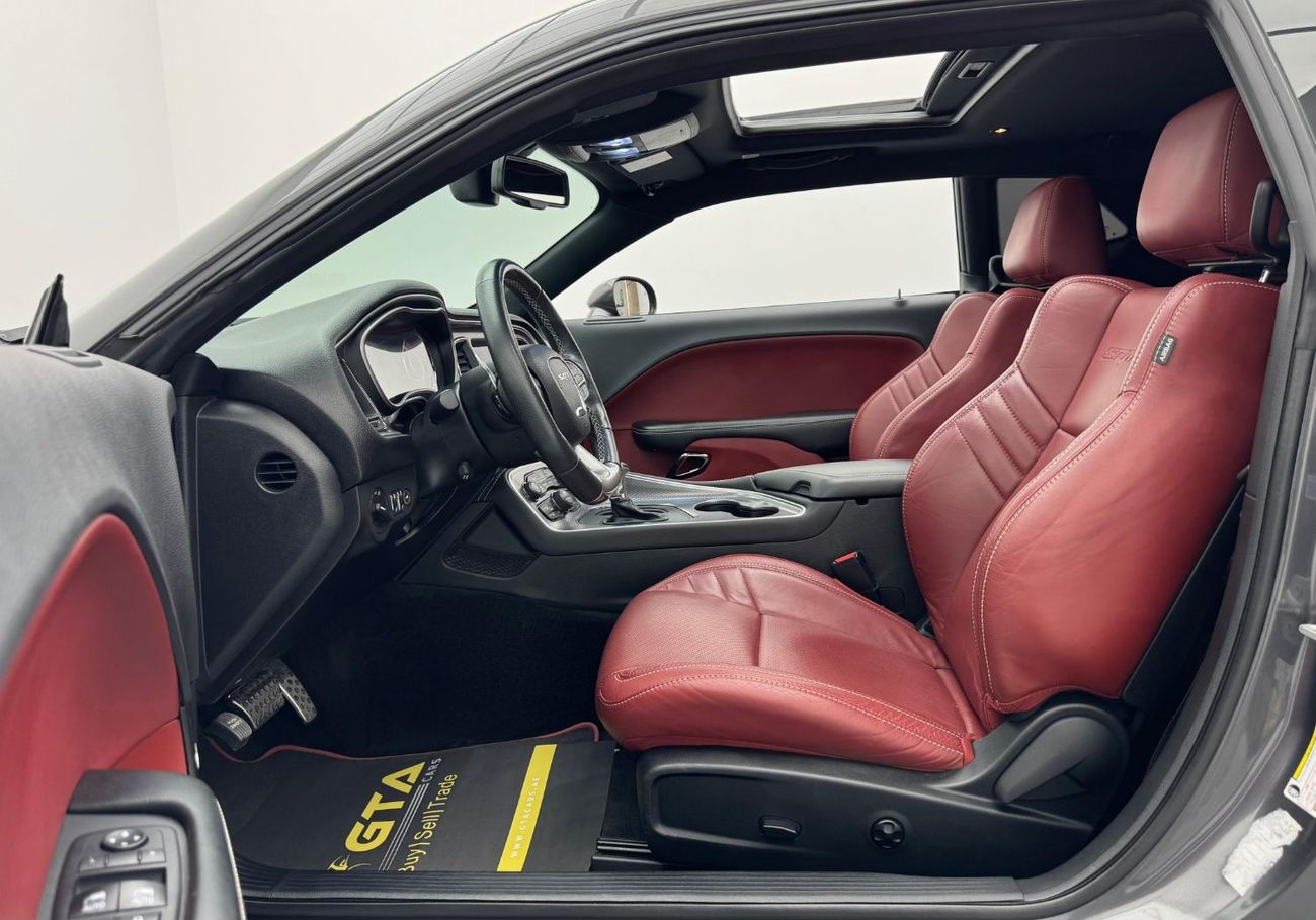 Dodge Challenger SRT Hellcat 6.2L (707 HP) 2019 Dodge Challenger SRT Hellcat, 1 Year Warranty, Agency Full Service Hi