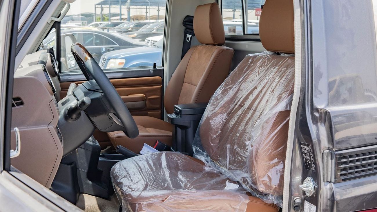تويوتا لاند كروزر بيك آب 2025 Toyota Land Cruiser LC 79 4.0L AT Petrol (Gray)