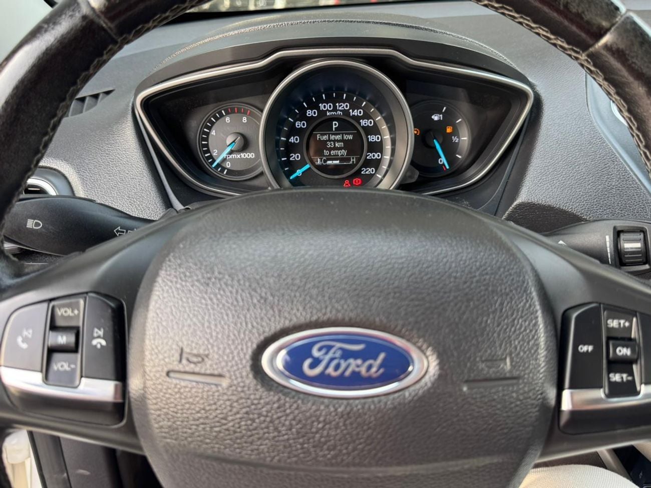 Ford Escort ECO CAR / GCC / BIG SCREEN / RIMS / APPLE ANDROID AUTO / IN PERFECT CONDITION