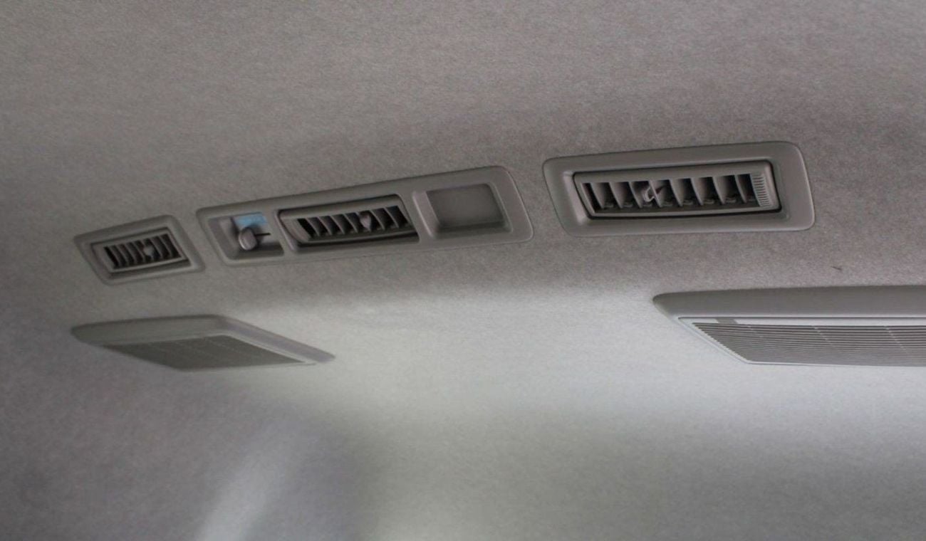 Toyota Hiace DLS - STD ROOF Toyota Hiace 2.5L High Roof Diesel old ship 2024