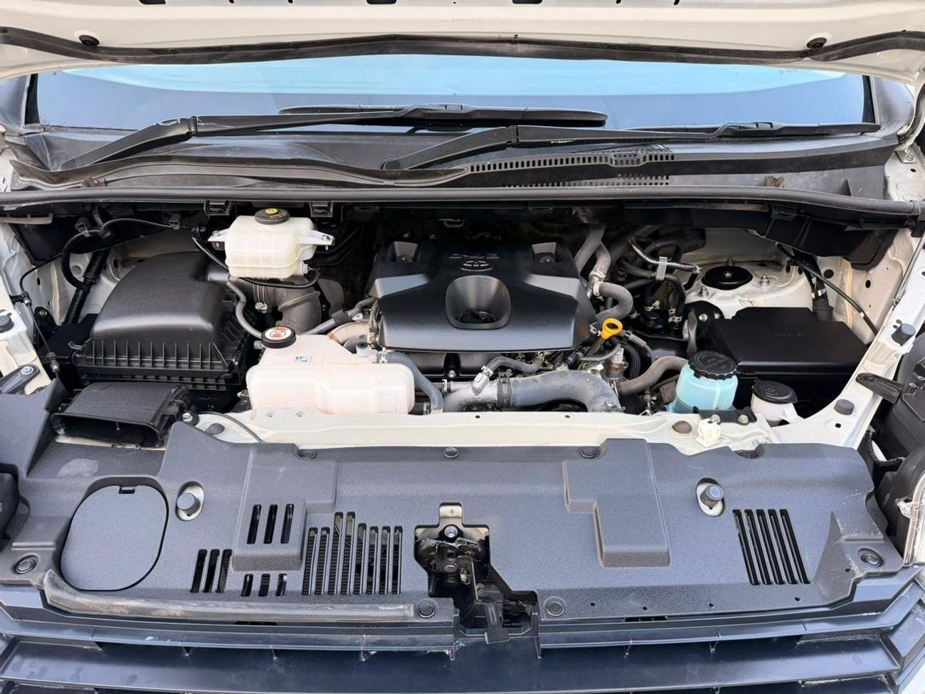 تويوتا هاياس High Roof Super Long Wheelbase 2.8 Diesel Right Hand Drive