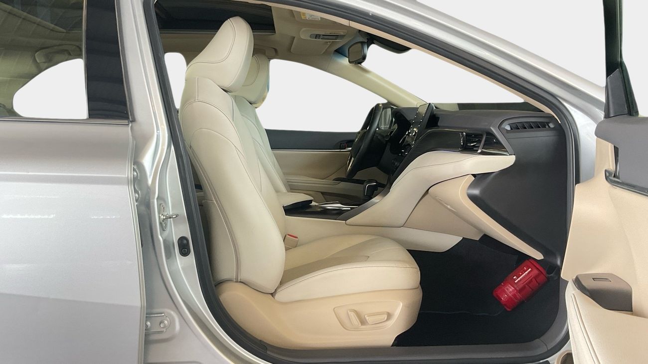 Toyota Camry 2.5 LIMITED HYBRID E-CVT | Guaranteed Warranty | 0 Down Payment