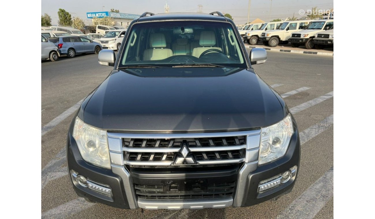 ميتسوبيشي باجيرو 2019 Mitsubishi Pajero GLS 3.8L V6 Sunroof 4X4 Full Option / EXPORT ONLY