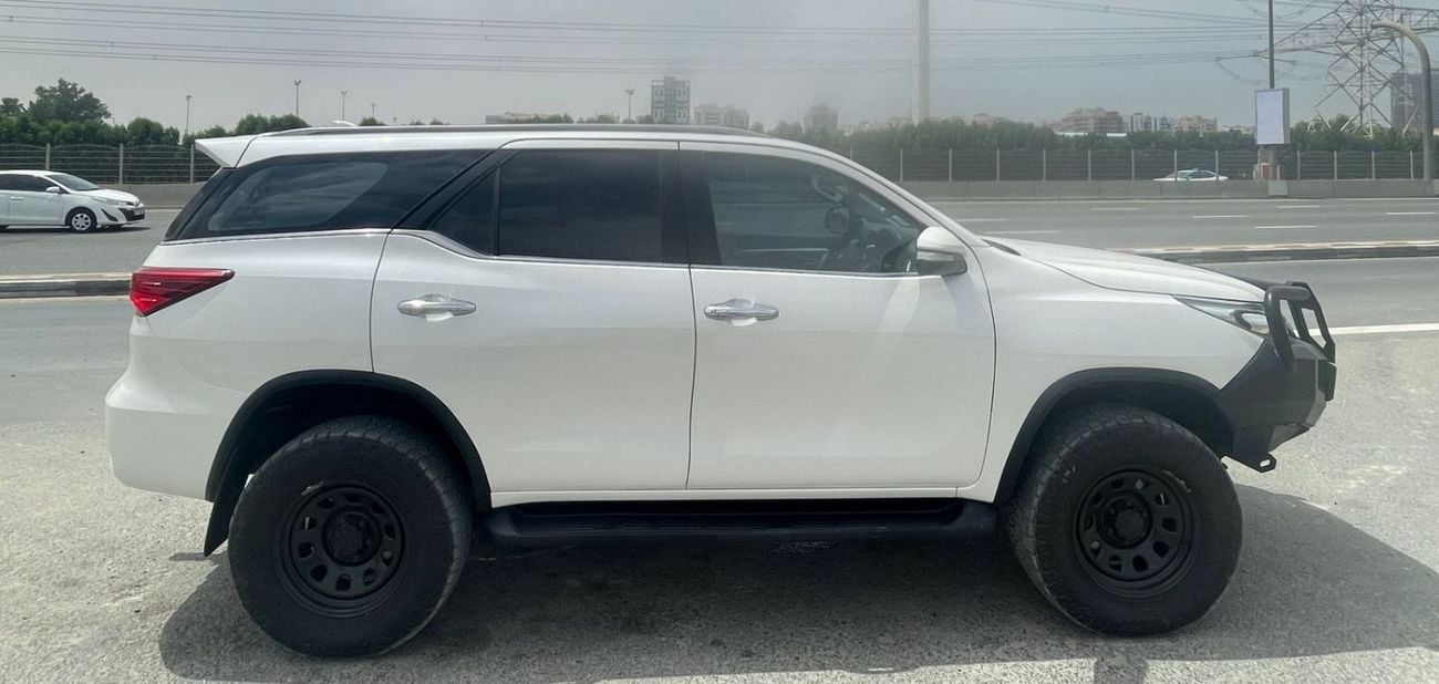 تويوتا فورتونر diesel 2.8 liter ,Right hand drive 2017 Model ,only for export available