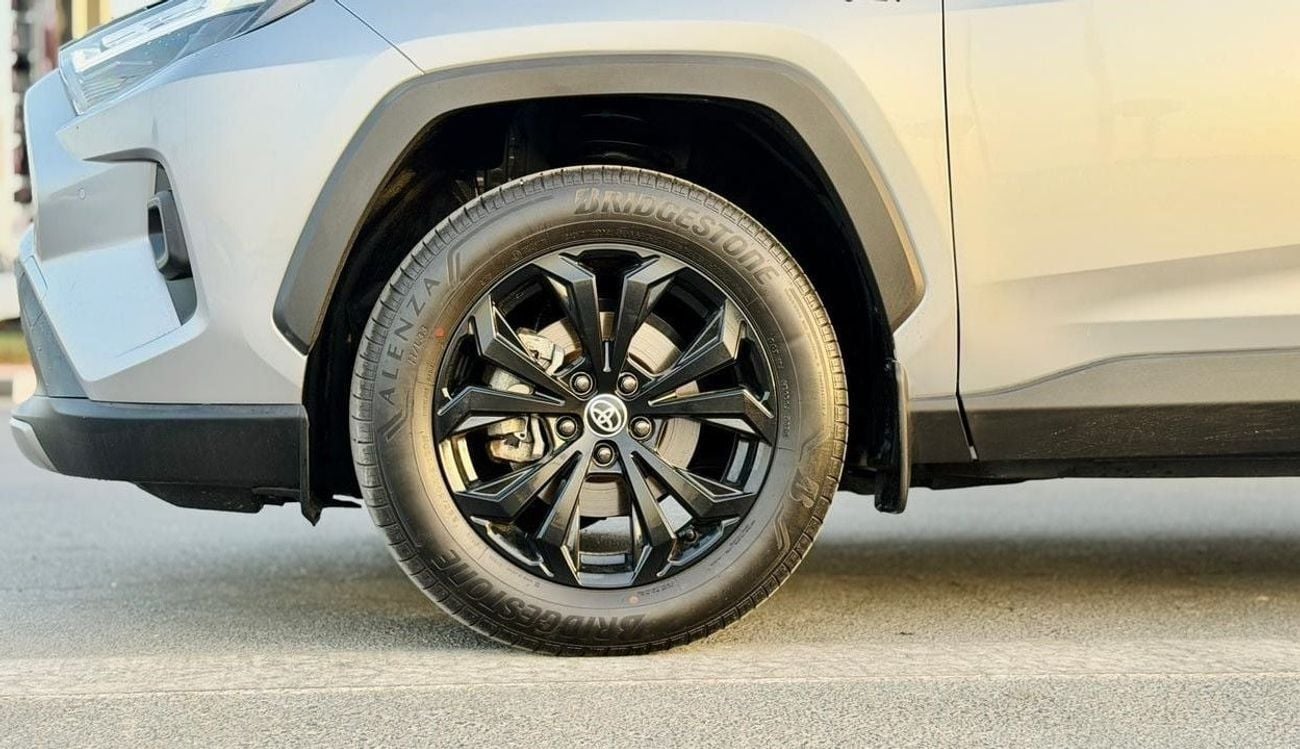 تويوتا راف ٤ -