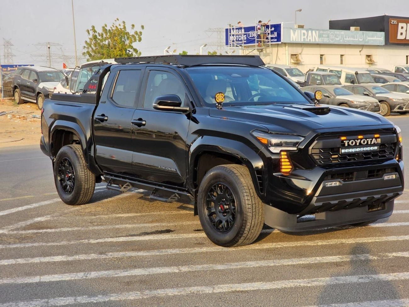 Toyota Tacoma SR5 (NON GCC) 2024 Model 2.4L normal engine ,Push button , leather seats and low mileage