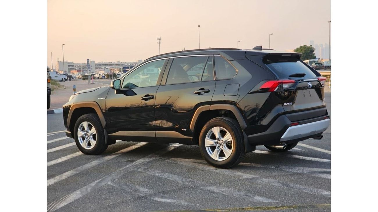 Toyota RAV4 “Offer”2021 Toyota Rav4 XLE AWD Hybrid Full Option 2.5L V4 - AWD 4x4 --UAE PASS