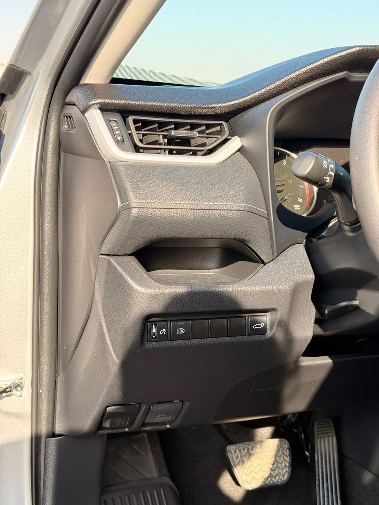 تويوتا راف ٤ XLE premium 2.5L Full option