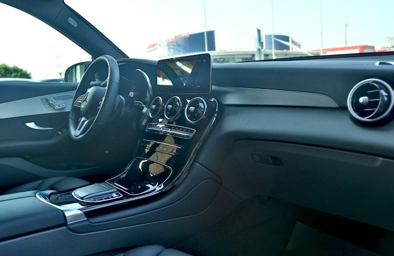 مرسيدس بنز GLC 300 AMG 2022 Luxury Compact SUVs Impressive Overall Performance