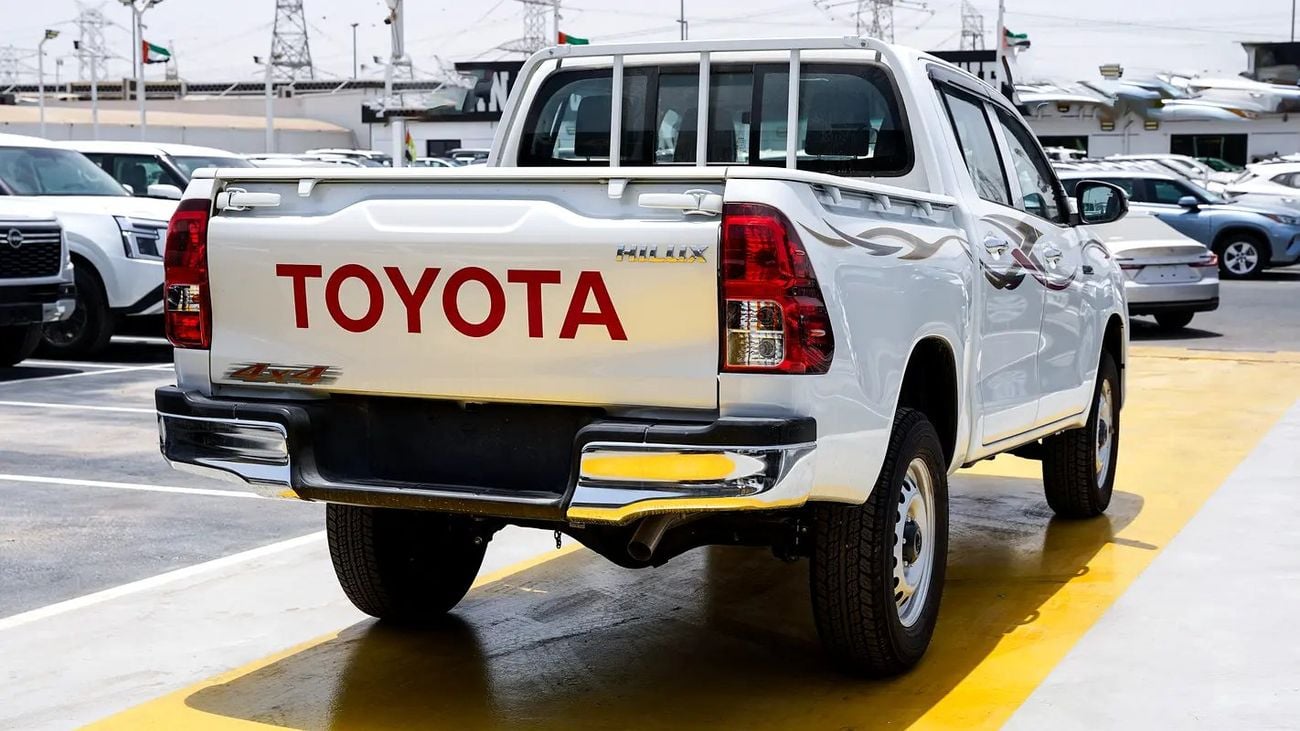Toyota Hilux GLX 2.4L DIESEL - GCC Specs - Brand New!